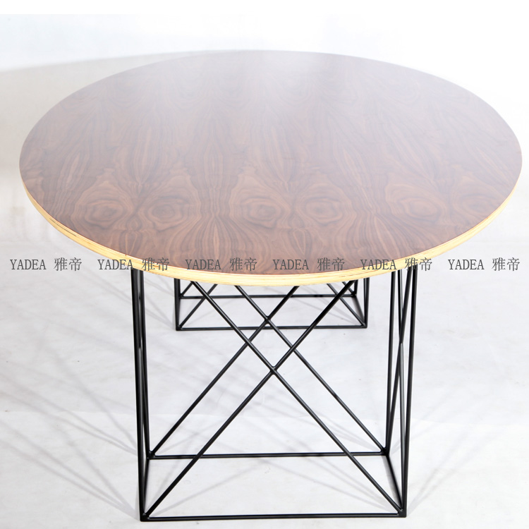 现代实木桌子